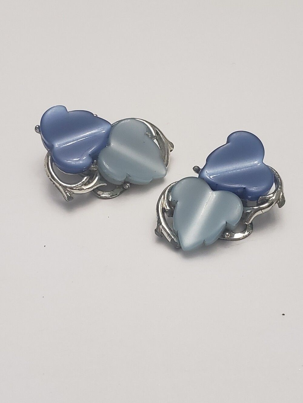VINTAGE Thermaset Clip-on Earrings Blue Leaves